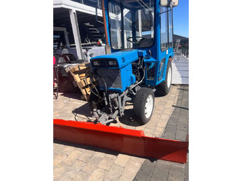 Farm tractor ISEKI