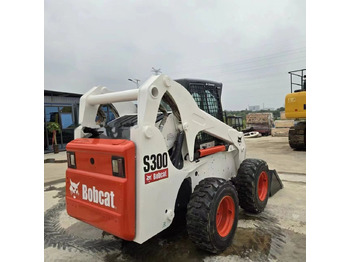 Skid steer loader Bobcat S300: picture 3