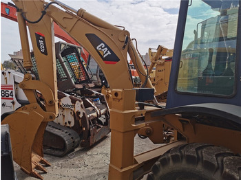 Backhoe loader Caterpillar 420F: picture 4