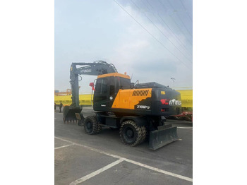 Wheel excavator HYUNDAI