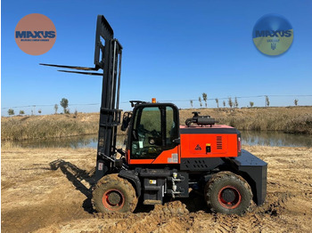 Rough terrain forklift