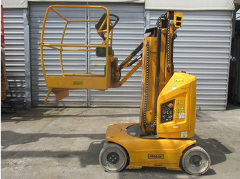 Vertical mast lift JLG