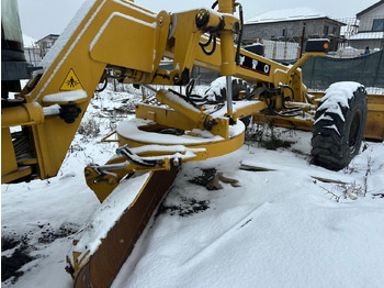 Grader Yto PY 165C-2 Motor Grader: picture 4