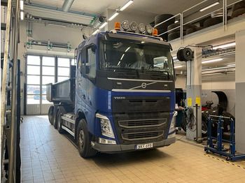 Crane truck