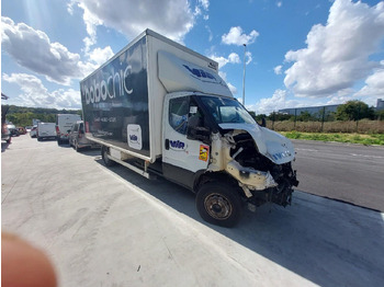 Closed box van IVECO