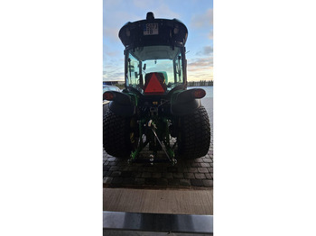 Farm tractor John Deere 4052R: picture 5