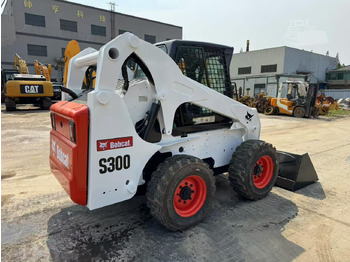 Skid steer loader BOBCAT S300: picture 3