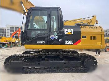 Crawler excavator CATERPILLAR 320D: picture 3