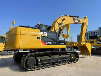 Crawler excavator CATERPILLAR 320D: picture 2