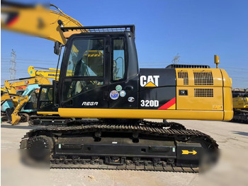 Crawler excavator CATERPILLAR 320D: picture 3