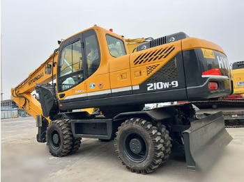Wheel excavator HYUNDAI
