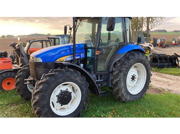 Farm tractor NEW HOLLAND TDD
