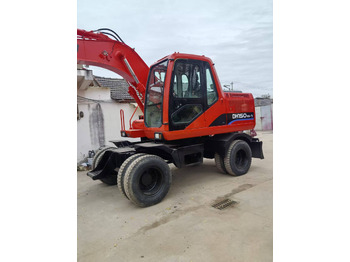 Wheel excavator DOOSAN