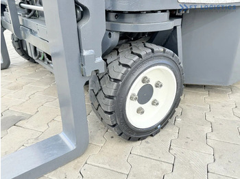 4-way reach truck Combilift C3000CB / GAS / TRIPLEX 4900MM / FREE LIFT / FORK POSITIONER / SIDE SHIFT / EXCELLENT CONDITION / Wide range of four-way and sid: picture 4