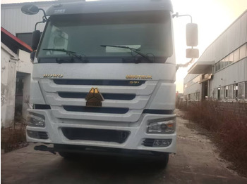 Tanker truck SINOTRUK HOWO