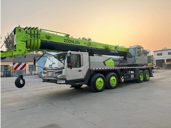 Mobile crane ZOOMLION ZTC700V