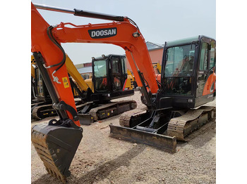 Crawler excavator DOOSAN DX60: picture 3