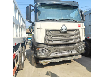 Tractor unit SINOTRUK HOWO