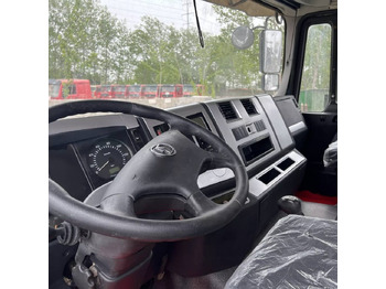 Tractor unit Shacman F3000 6x4: picture 3