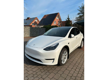 Sedan TESLA