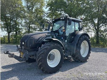 Farm tractor VALTRA T213