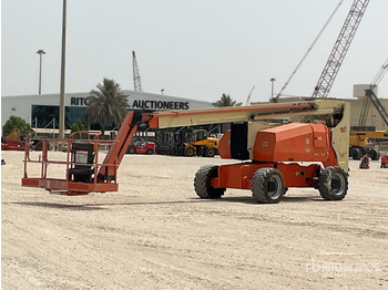 Articulated boom JLG