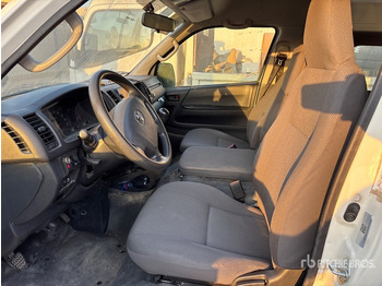 Bus 2018 Toyota Hiace 4x2 16-Seat Mini Bus: picture 4