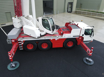 All terrain crane LIEBHERR LTM1060-3.1 - Excellent Condition and Full Remote: picture 3