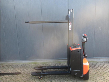 Stacker TOYOTA
