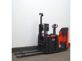 Stacker TOYOTA