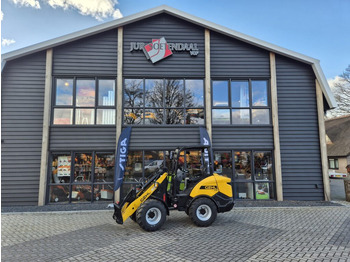 Compact loader