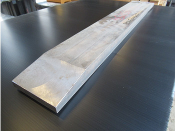 New Blade for Construction machinery Case 84285254 -: picture 2 New Blade for Construction machinery Case 84285254 -: picture 2