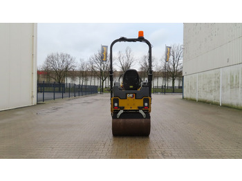 Road roller Caterpillar CB 2.5 GC: picture 3