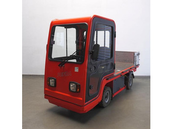 Tow tractor