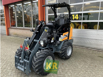 Compact loader GIANT