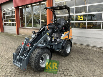 Compact loader GIANT