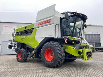 Combine harvester CLAAS