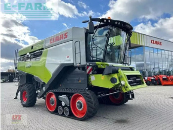 Combine harvester CLAAS Lexion
