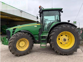 Farm tractor John Deere 8230: picture 3