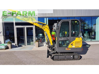 Mini excavator New Holland e19c: picture 2