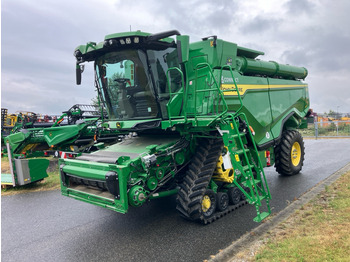Combine harvester JOHN DEERE X9 Series