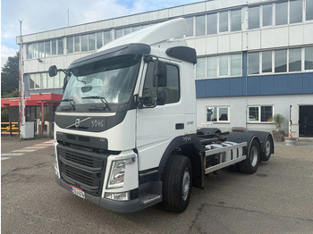 Cab chassis truck VOLVO FM 330