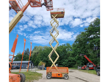 Aerial platform JLG