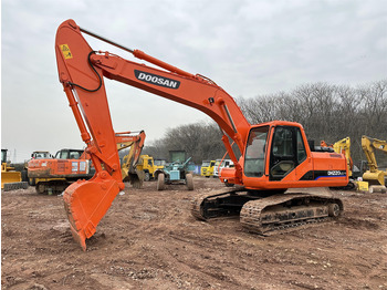 Crawler excavator DOOSAN DH220: picture 2