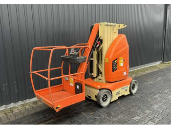 Vertical mast lift JLG