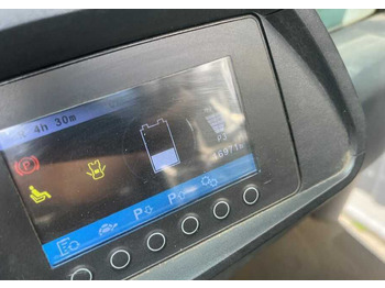 Electric forklift Jungheinrich EFG220: picture 5