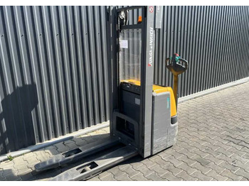 Stacker JUNGHEINRICH EJC