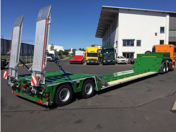 Low loader semi-trailer