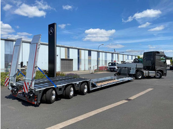 Low loader semi-trailer