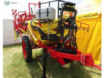 Trailed sprayer